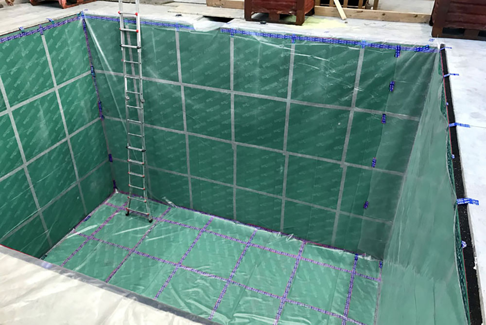 Isolamento acustico e antivibrazione di un maglio generatore di vibrazioni